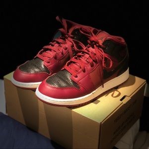 Nike Air Jordan 1 Team Red